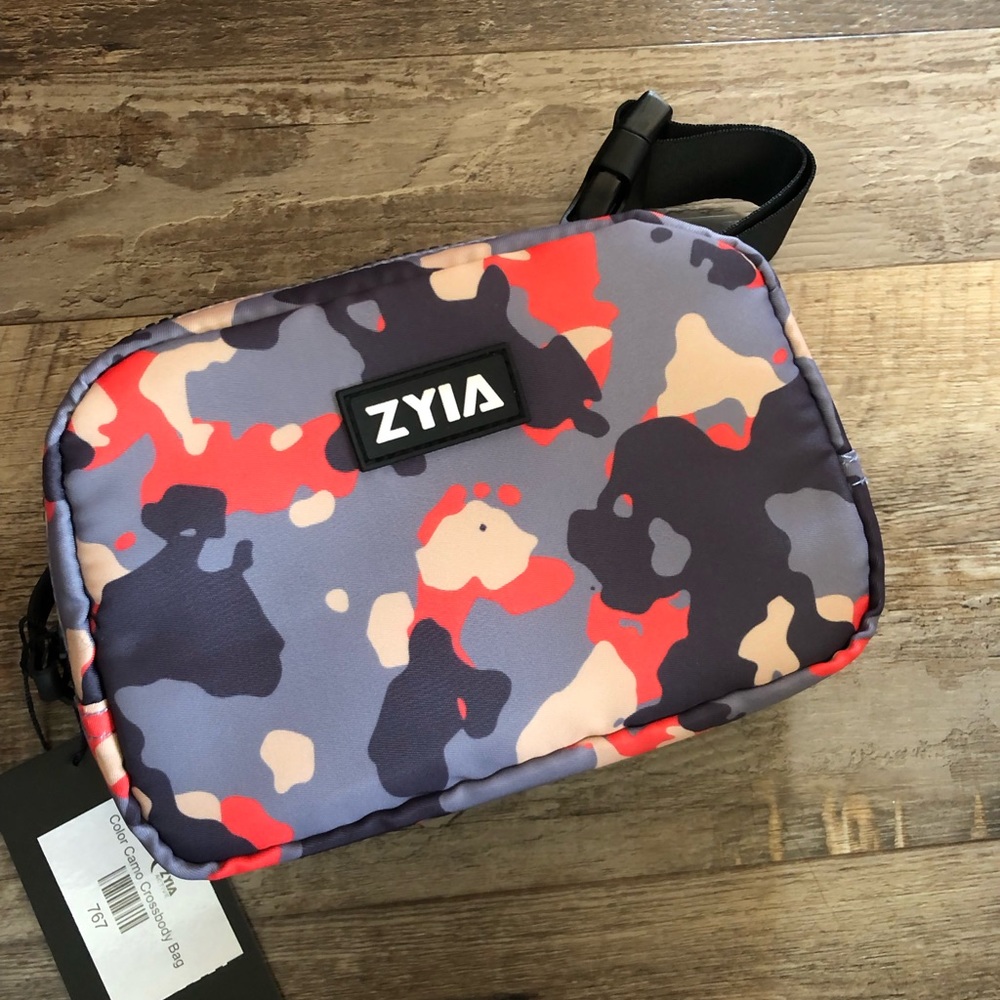 Zyia Crossbody. NWT
